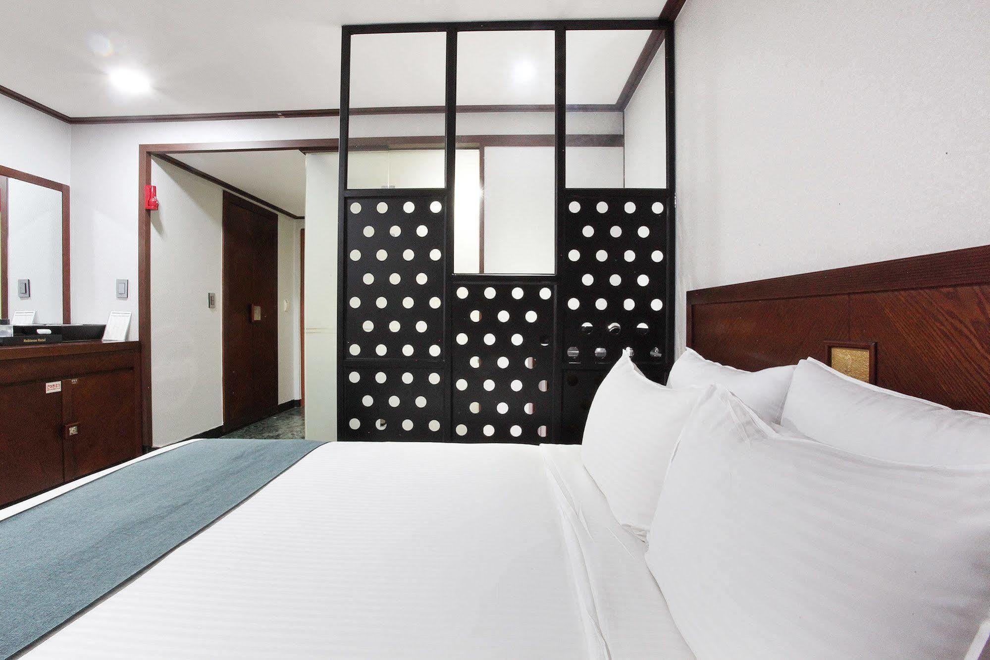 Noblesse Hotel Jeju Buitenkant foto